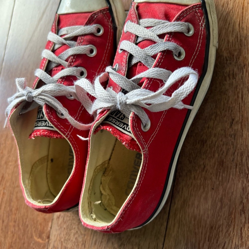 Red Converse sneakers size 4/6 ( see tag in photos)